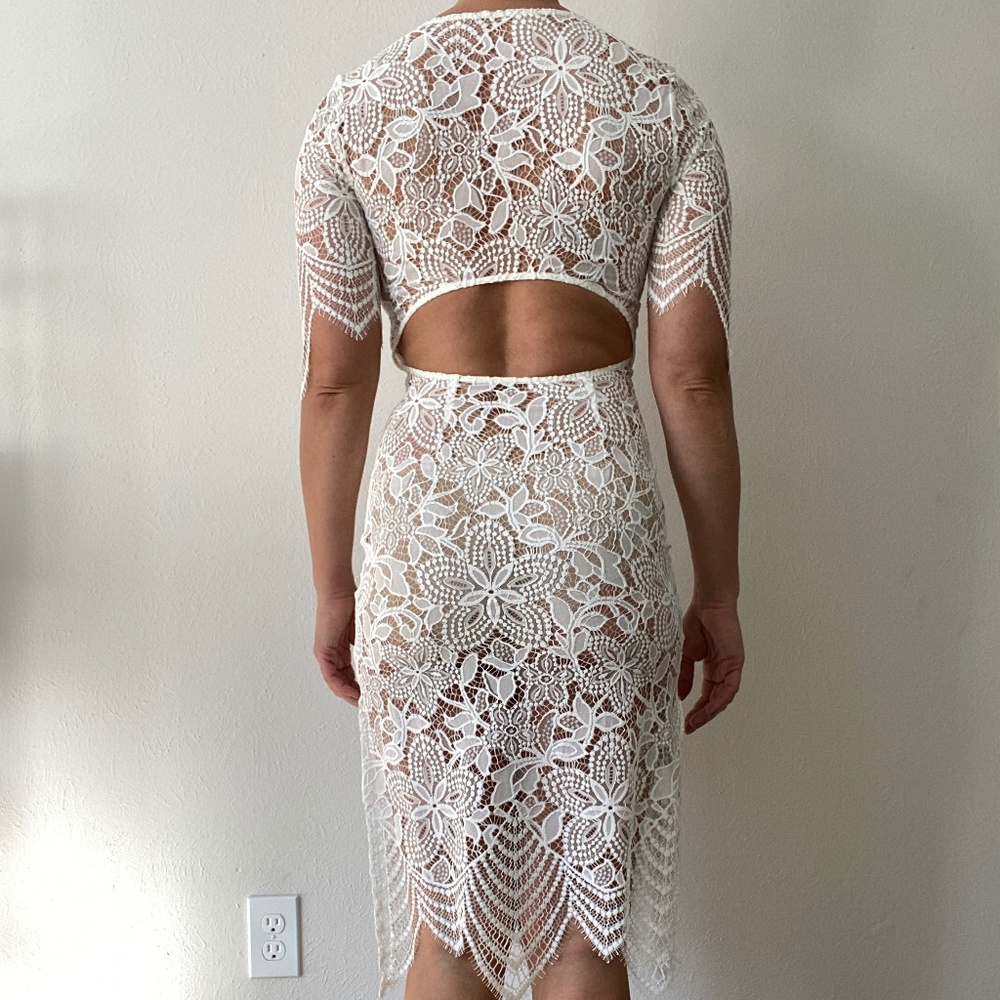 Never Worn White Lace Cocktail Wedding Dress with Open Back - XS (2-4) - Picture 5 of 6